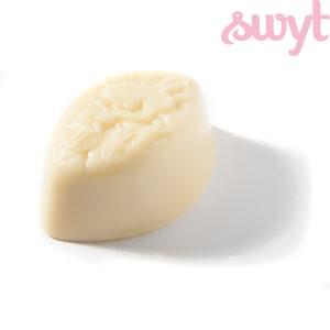 Witte chocolade bonbon met passievrucht vulling