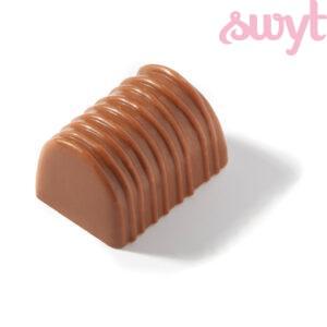 Melkchocolade bonbon met ananas vulling