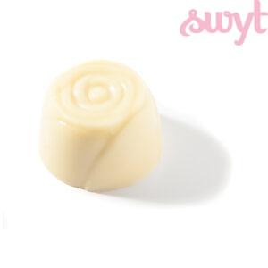 Witte chocolade bonbon met mango vulling